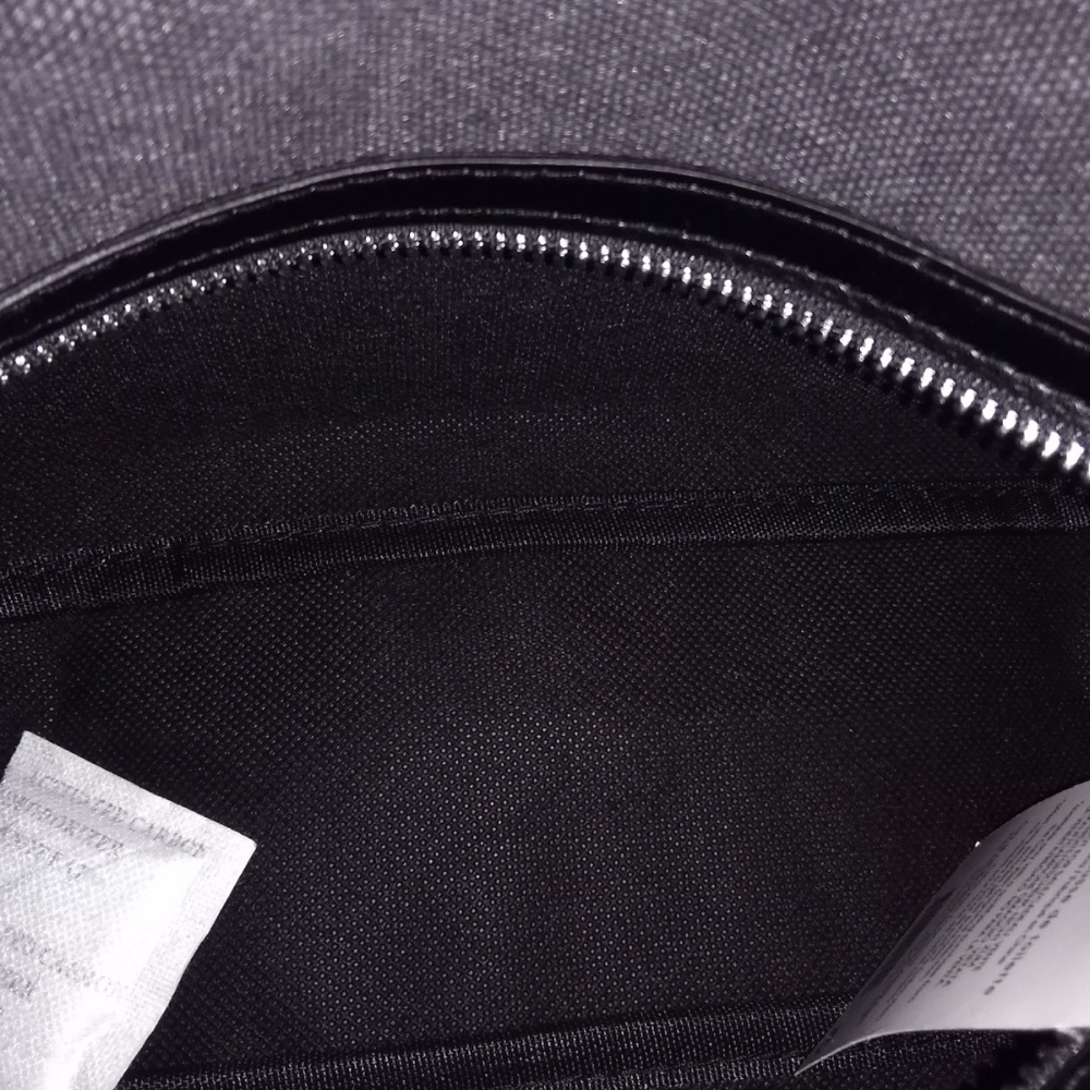 Calvin Klein - Picture 2 of 3